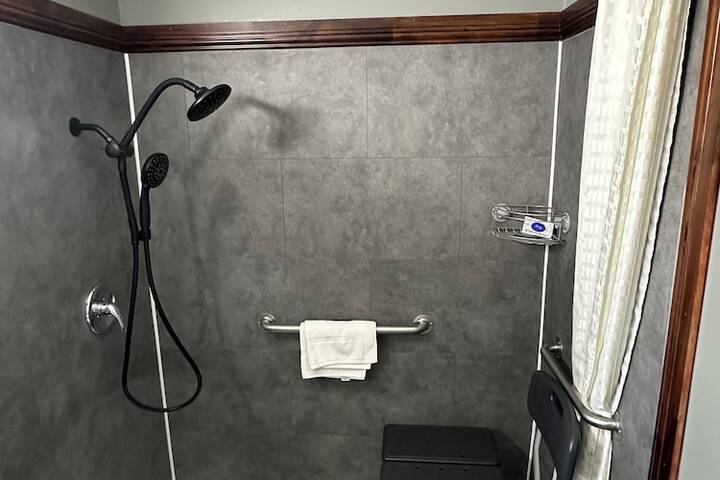 Room 13 of 28
