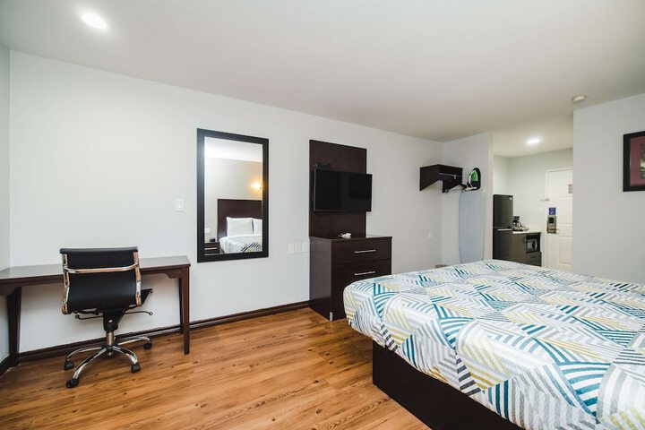 Room 12 of 27
