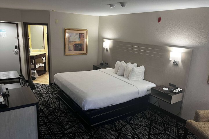Room 8 of 18