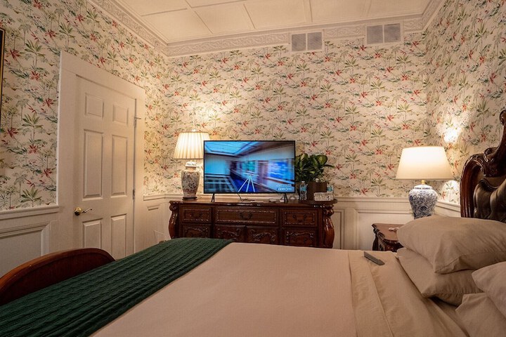 Room 43 of 70