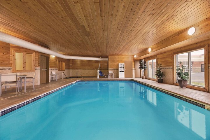 Country Inn & Suites by Radisson Forest Lake, MN