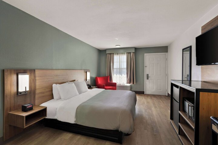 Room 15 of 48
