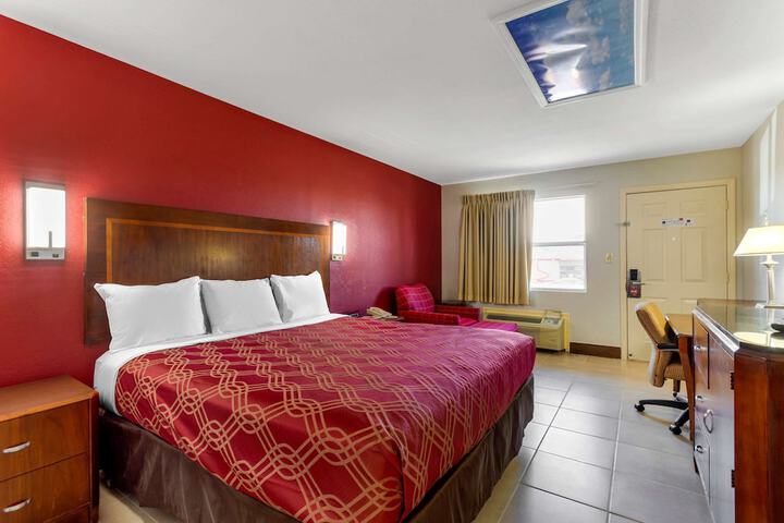 Room 32 of 35