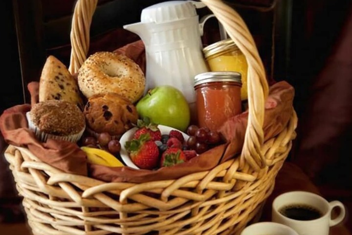 Breakfast/Coffee Service 24 of 33