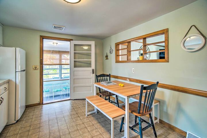 Traditional Cape Cod Cottage: Walk to Beach!