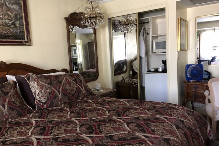 Room 32 of 42