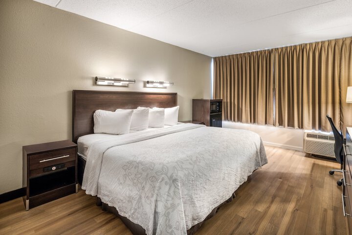 Room 27 of 33
