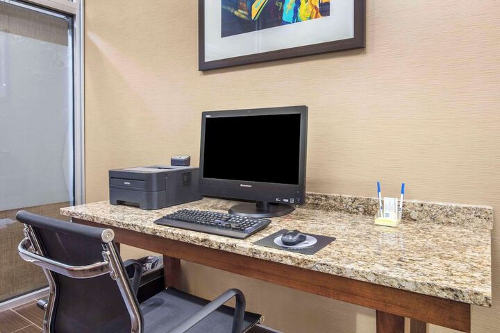 Business Center 75 of 80