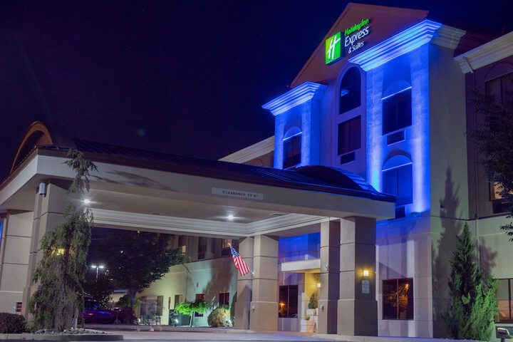 Holiday Inn Express and Suites Newton by IHG