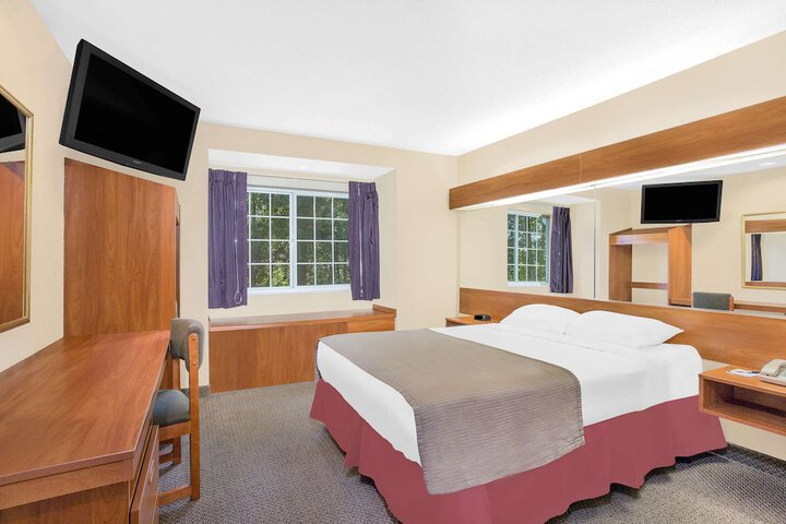 Room 10 of 37