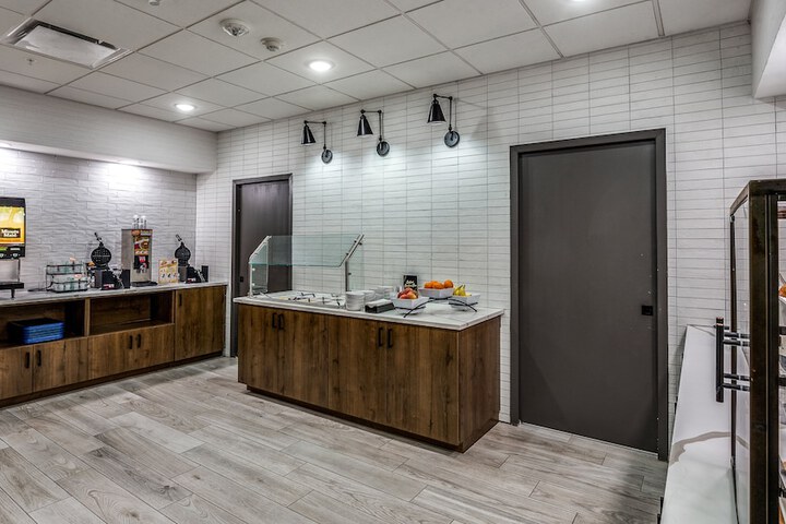 Breakfast/Coffee Service 70 of 74