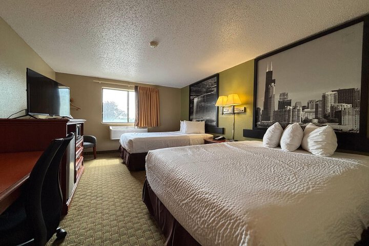 Super 8 by Wyndham Pontiac