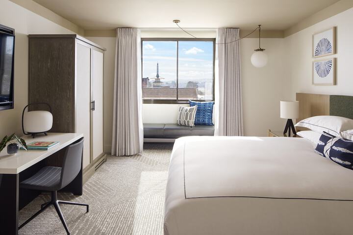 Room 47 of 77