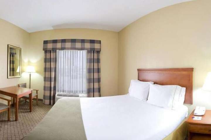 Room 19 of 38
