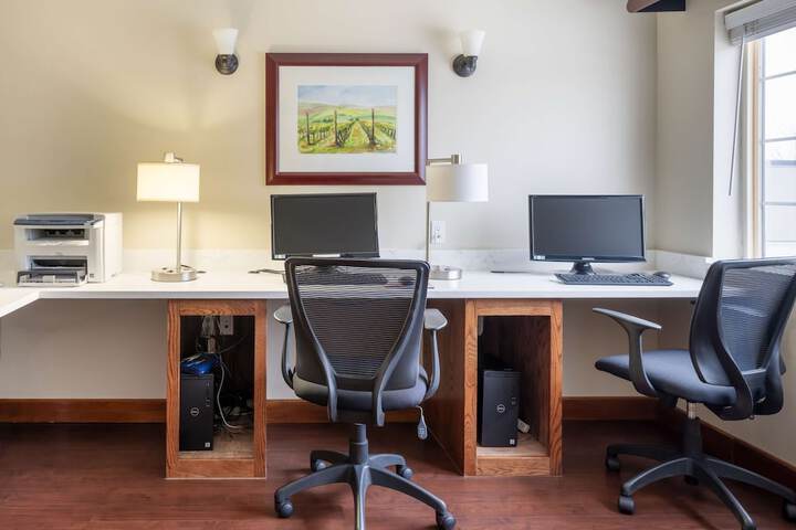 Business Center 36 of 36
