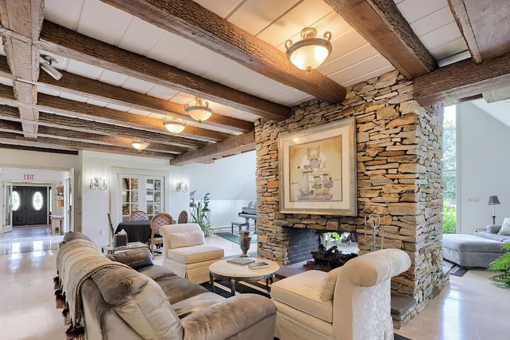 Twin Pine Manor Bed & Breakfast