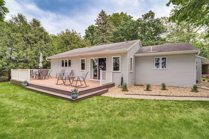Spacious Detroit Lakes Home w / Private Deck!