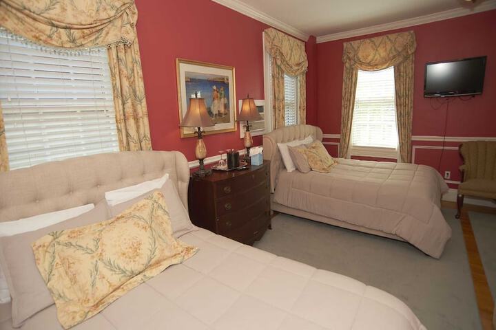 Room 62 of 183