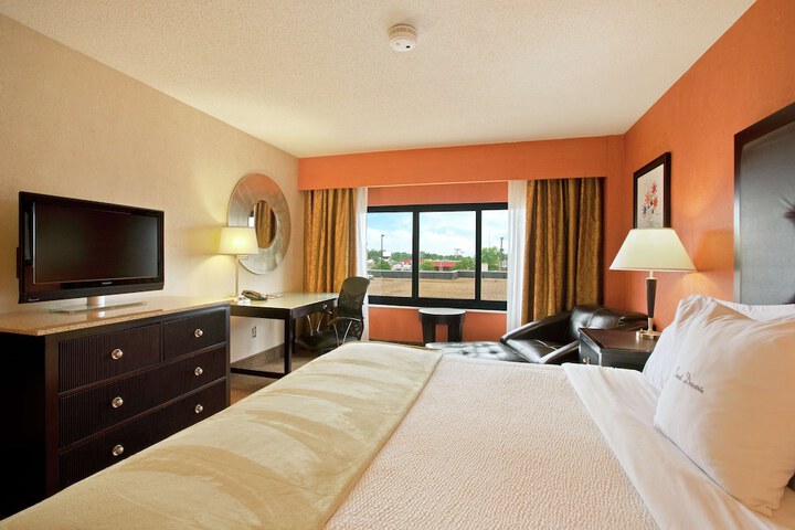 Room 19 of 38