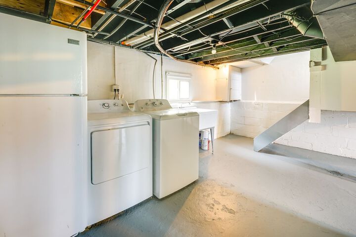 Pet-friendly Home w / Yard Near Downtown Royal Oak