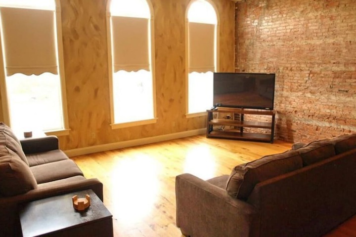 Lounge 51 of 52