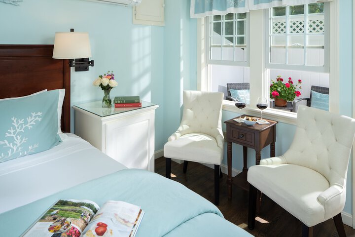 Old Harbor Inn
