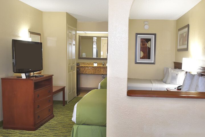 Room 17 of 35