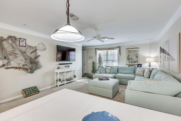 Townhome w / Outdoor Pool & White Lake Access!
