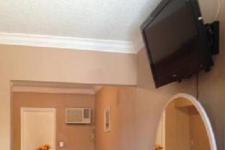 Suite 4 of 5