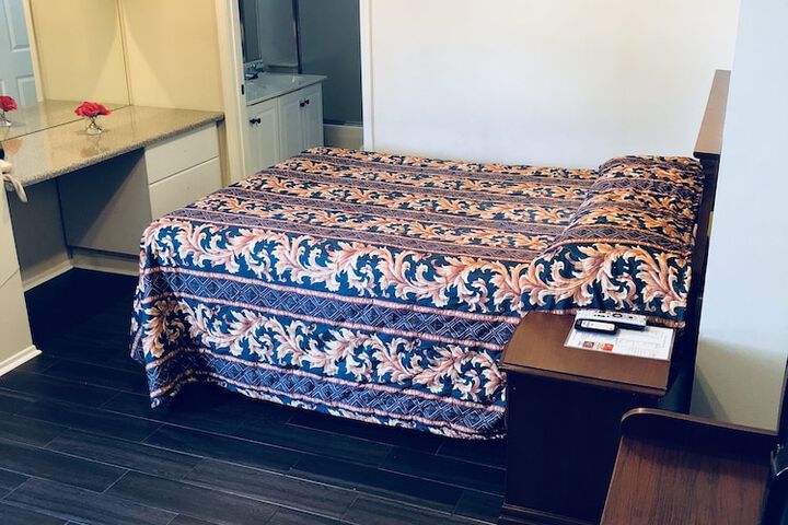 Room 4 of 7