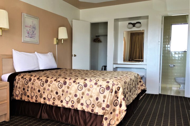 Room 9 of 19