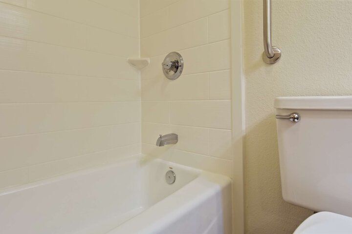 Room 28 of 46