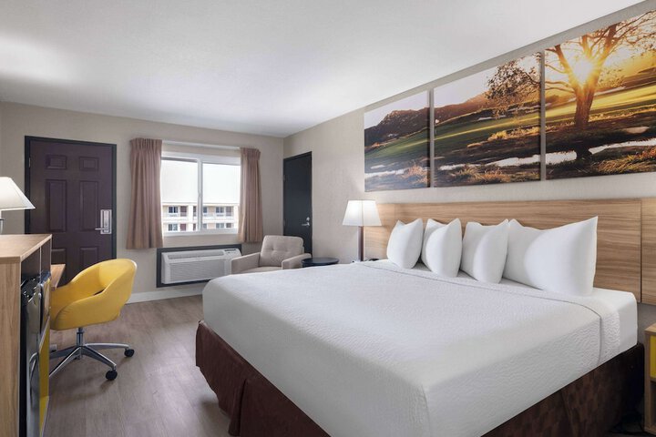 Days Inn by Wyndham Las Vegas Airport Near the Strip