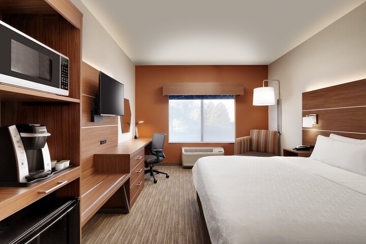 Room 9 of 33