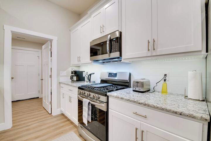 Charming Ozark Abode w / Yard & Pool Access