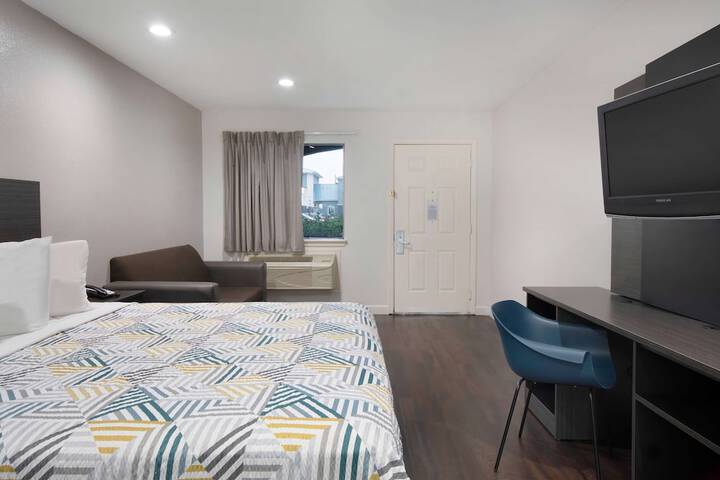 Room 20 of 28