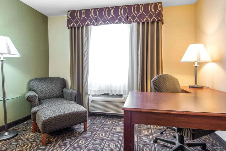 Comfort Inn Weirton - Steubenville