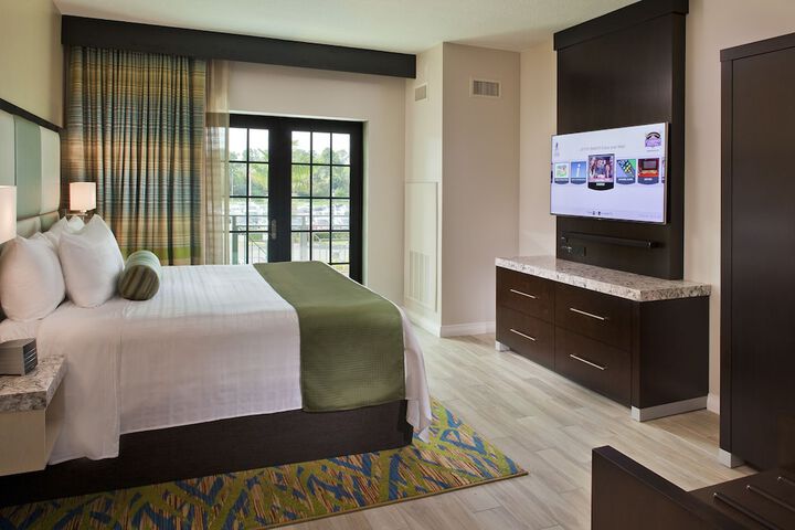 Room 10 of 28