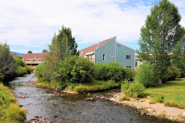 Twin Rivers Condominiums by Alderwood Colorado Management