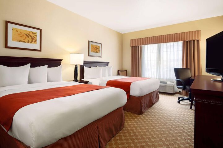 Country Inn & Suites by Radisson Clinton, IA