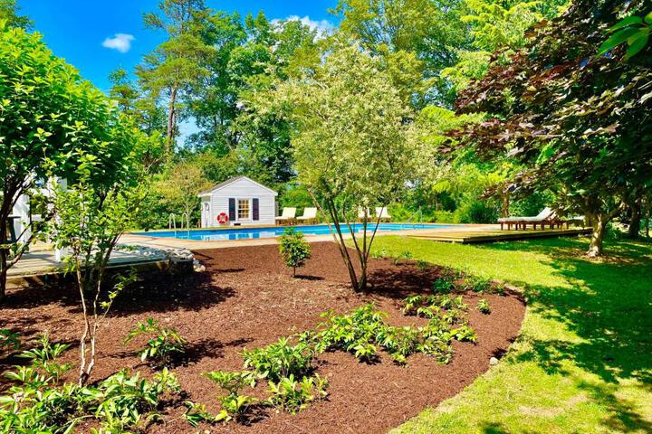 Blake House Historic Estate with Private Inn