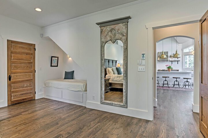 Enchanting Tryon Home w / Hot Tub 14 Mi to Tiec!