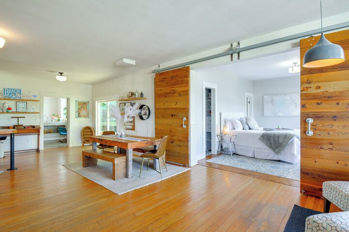 Gig Harbor House w / Private Beach + Views!