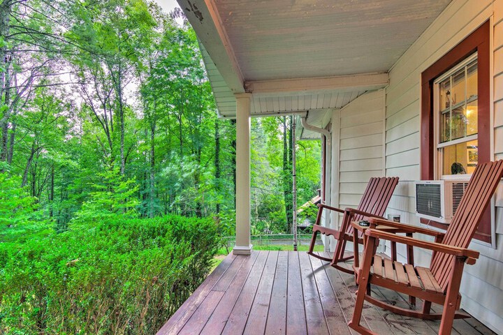 Rustic Linville Falls Cottage w / Fire Pit!