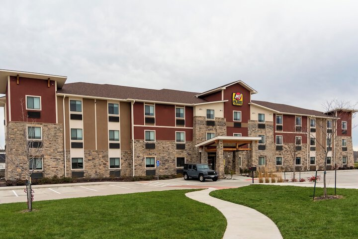 My Place Hotel - Overland Park