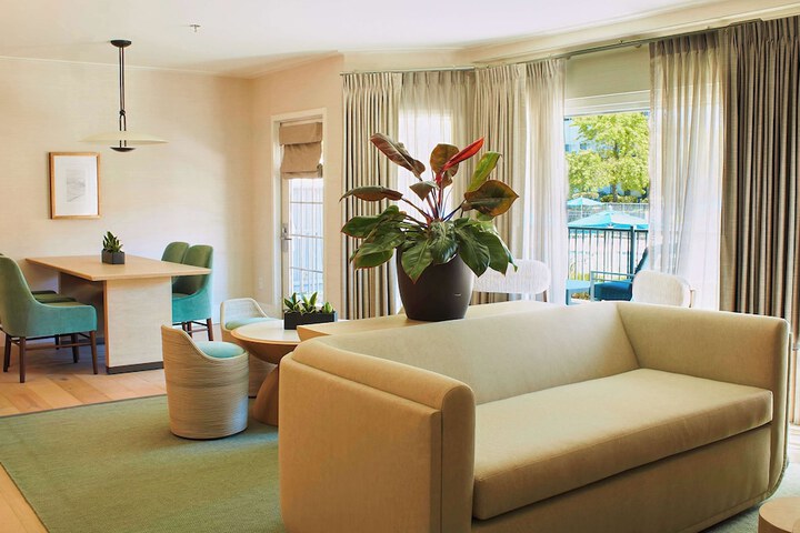 Room 15 of 74