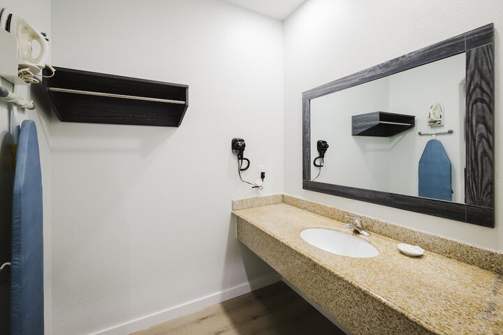 Sapphire Inn and Suites