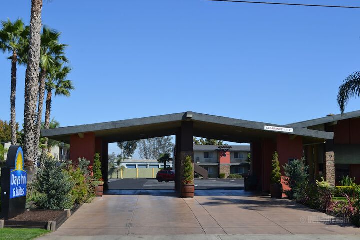 Days Inn & Suites by Wyndham Lodi