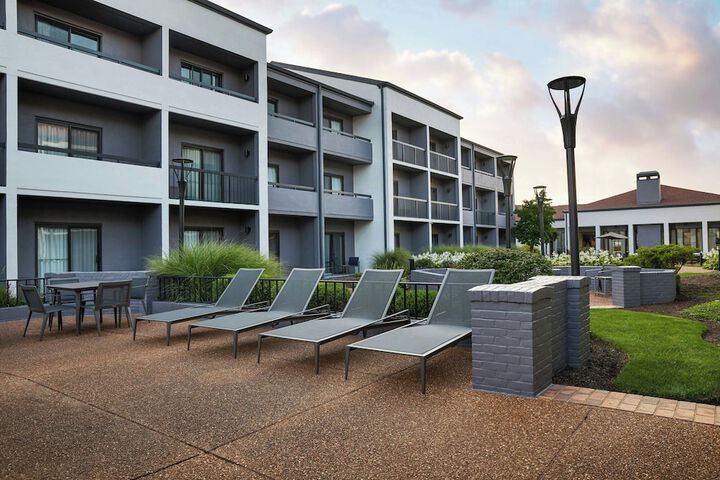 Courtyard by Marriott St. Louis Westport Plaza
