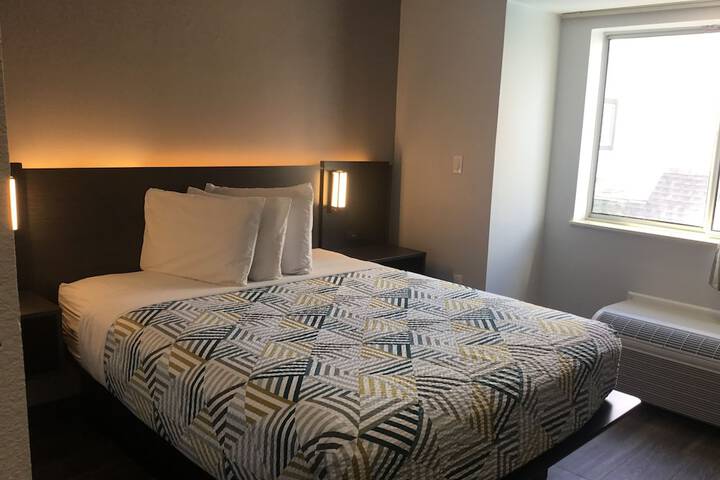 Room 25 of 37